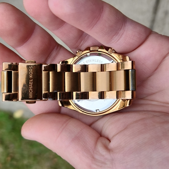 Michael Kors watch LIKE NEW (gold) - Picture 2 of 4